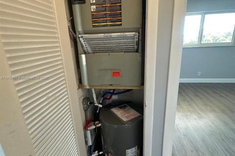 Купить кондоминиум в Халландейл-Бич, Флорида 2 спальни, 85.28м2, № 1966871 - фото 11