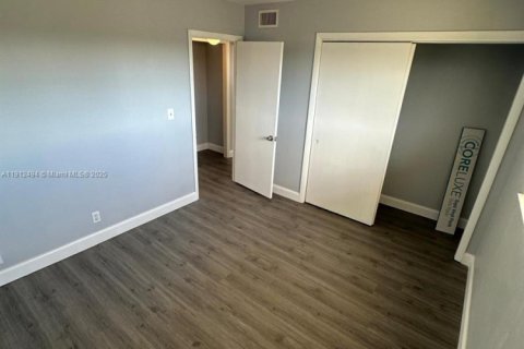 Купить кондоминиум в Халландейл-Бич, Флорида 2 спальни, 85.28м2, № 1966871 - фото 6