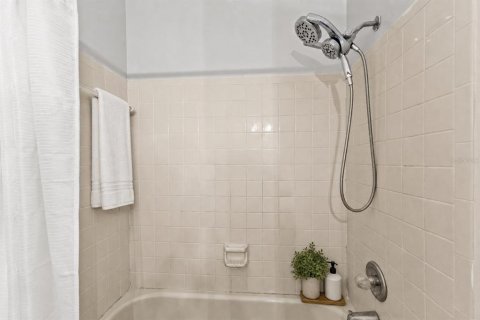 Townhouse in Tampa, Florida 3 bedrooms, 148.64 sq.m. № 2228053 - photo 19