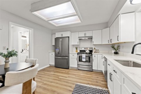 Townhouse in Tampa, Florida 3 bedrooms, 148.64 sq.m. № 2228053 - photo 10
