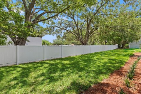 Townhouse in Tampa, Florida 3 bedrooms, 148.64 sq.m. № 2228053 - photo 26