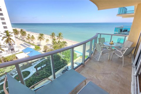 Condominio en alquiler en Hollywood, Florida, 45.15 m2 № 2012176 - foto 23