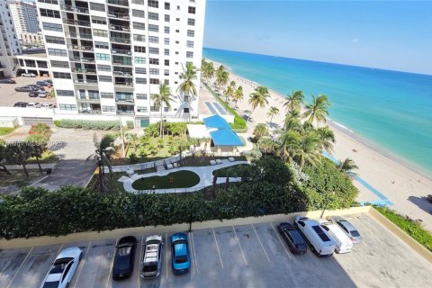 Condominio en alquiler en Hollywood, Florida, 45.15 m2 № 2012176 - foto 28