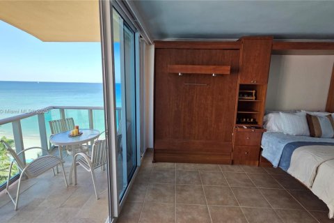 Condominio en alquiler en Hollywood, Florida, 45.15 m2 № 2012176 - foto 22