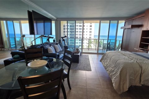 Condominio en alquiler en Hollywood, Florida, 45.15 m2 № 2012176 - foto 13