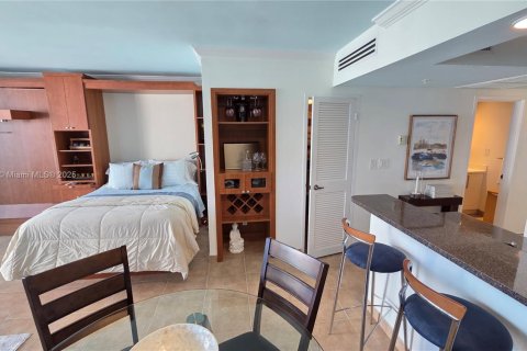 Condominio en alquiler en Hollywood, Florida, 45.15 m2 № 2012176 - foto 16