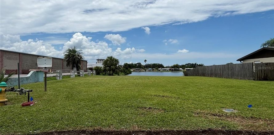 Terreno en Holiday, Florida № 1831895