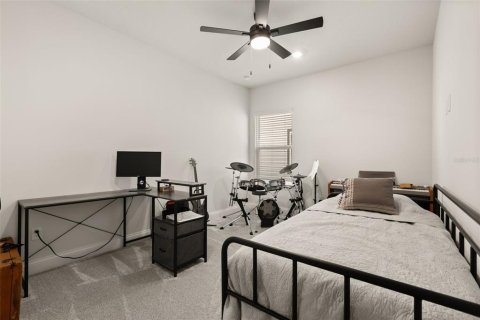 House in Clermont, Florida 4 bedrooms, 282.7 sq.m. № 2306434 - photo 12
