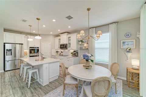 House in Parrish, Florida 4 bedrooms, 215.44 sq.m. № 2216790 - photo 15