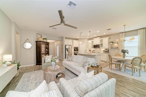 House in Parrish, Florida 4 bedrooms, 215.44 sq.m. № 2216790 - photo 10
