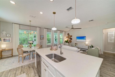 House in Parrish, Florida 4 bedrooms, 215.44 sq.m. № 2216790 - photo 20
