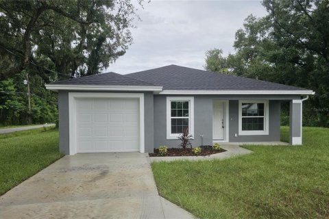 House in Auburndale, Florida 3 bedrooms, 108.97 sq.m. № 1918592 - photo 1