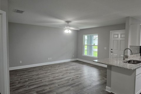House in Auburndale, Florida 3 bedrooms, 108.97 sq.m. № 1918592 - photo 2