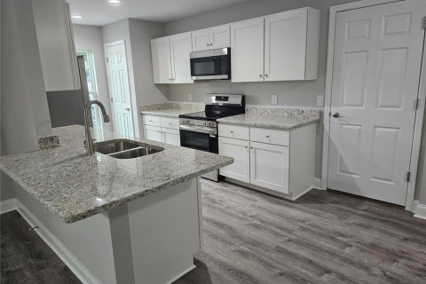 House in Auburndale, Florida 3 bedrooms, 108.97 sq.m. № 1918592 - photo 6