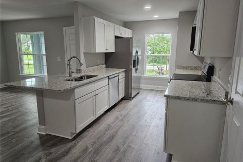 House in Auburndale, Florida 3 bedrooms, 108.97 sq.m. № 1918592 - photo 4