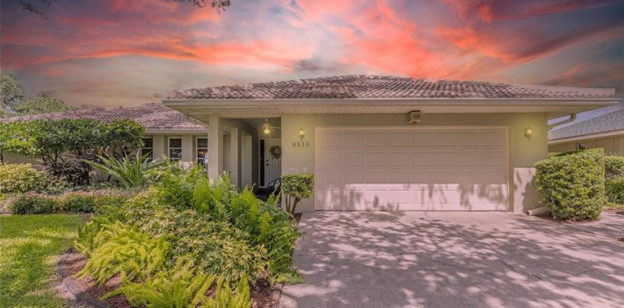 House in Saint Petersburg, Florida 3 bedrooms, 151.52 sq.m. № 1782207