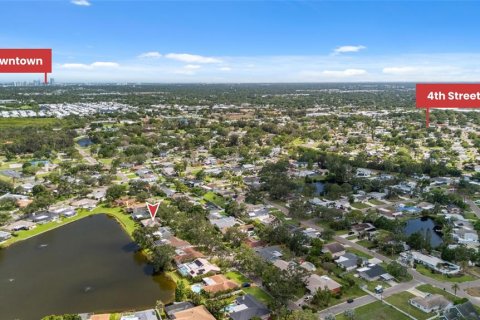 House in Saint Petersburg, Florida 3 bedrooms, 151.52 sq.m. № 1782207 - photo 25