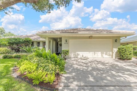 House in Saint Petersburg, Florida 3 bedrooms, 151.52 sq.m. № 1782207 - photo 18