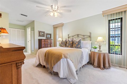 House in Saint Petersburg, Florida 3 bedrooms, 151.52 sq.m. № 1782207 - photo 8