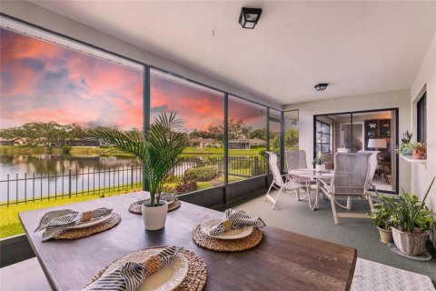 House in Saint Petersburg, Florida 3 bedrooms, 151.52 sq.m. № 1782207 - photo 2