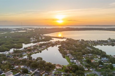 House in Saint Petersburg, Florida 3 bedrooms, 151.52 sq.m. № 1782207 - photo 9
