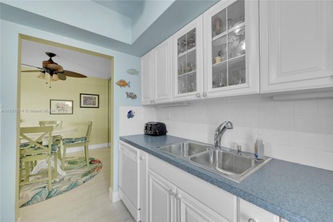 Condominio en venta en Pompano Beach, Florida, 2 dormitorios, 92.9 m2 № 1807668 - foto 11