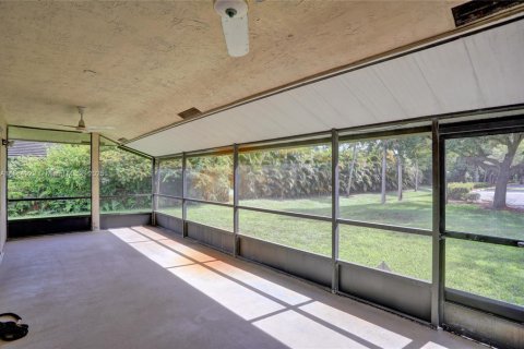 House in Coral Springs, Florida 3 bedrooms, 159.7 sq.m. № 1893217 - photo 10