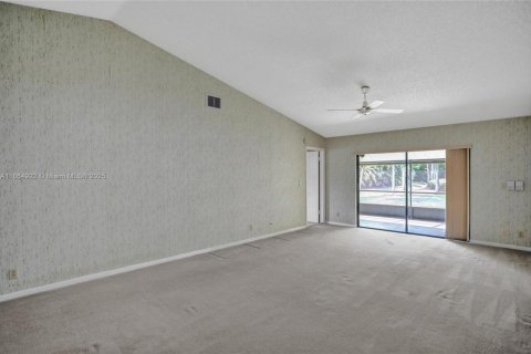 House in Coral Springs, Florida 3 bedrooms, 159.7 sq.m. № 1893217 - photo 5