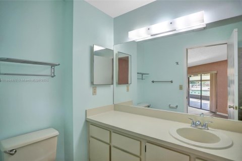House in Coral Springs, Florida 3 bedrooms, 159.7 sq.m. № 1893217 - photo 7