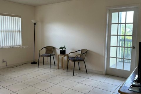 Copropriété à vendre à Hollywood, Floride: 2 chambres, 87.05 m2 № 2013408 - photo 16