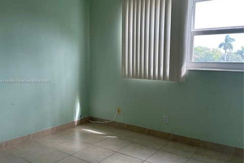 Copropriété à vendre à Hollywood, Floride: 2 chambres, 87.05 m2 № 2013408 - photo 22