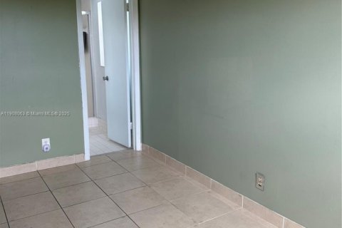 Copropriété à vendre à Hollywood, Floride: 2 chambres, 87.05 m2 № 2013408 - photo 19