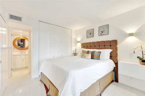 Copropriété à vendre à Hollywood, Floride: 2 chambres, 97.55 m2 № 2246420 - photo 16