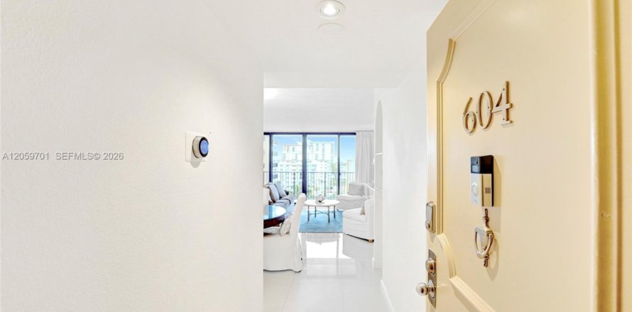 Condo à Hollywood, Floride, 2 chambres № 2246420