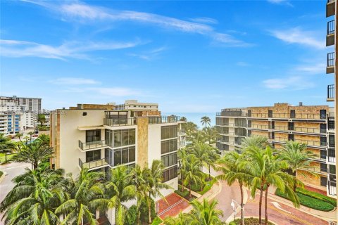 Copropriété à vendre à Hollywood, Floride: 2 chambres, 97.55 m2 № 2246420 - photo 27