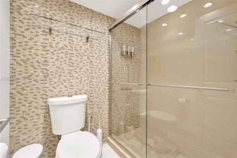 Copropriété à vendre à Hollywood, Floride: 2 chambres, 97.55 m2 № 2246420 - photo 25