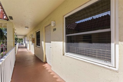 Condo in Fort Lauderdale, Florida, 2 bedrooms  № 1993716 - photo 29