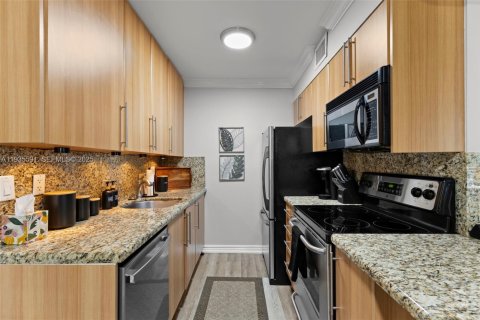 Condo in Fort Lauderdale, Florida, 2 bedrooms  № 1993716 - photo 11