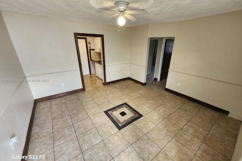 Propiedad comercial en venta en Miami, Florida, 271.27 m2 № 1709628 - foto 5