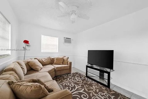 Propiedad comercial en venta en Miami, Florida, 271.27 m2 № 1709628 - foto 10