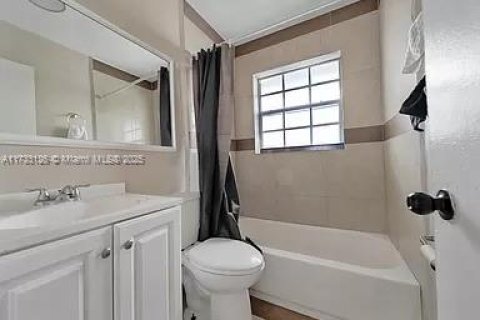 Propiedad comercial en venta en Miami, Florida, 271.27 m2 № 1709628 - foto 2