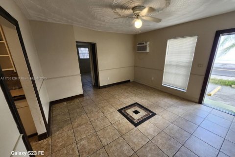Propiedad comercial en venta en Miami, Florida, 271.27 m2 № 1709628 - foto 4