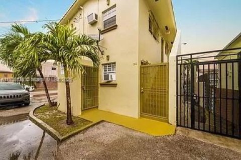 Propiedad comercial en venta en Miami, Florida, 271.27 m2 № 1709628 - foto 3