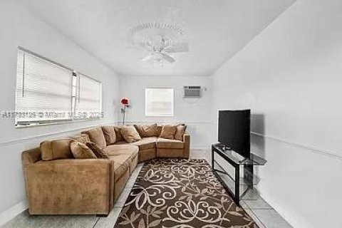Propiedad comercial en venta en Miami, Florida, 271.27 m2 № 1709628 - foto 9