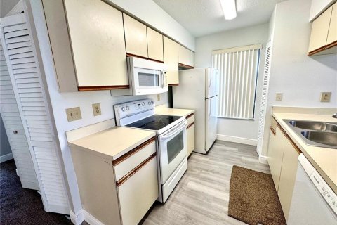 Condominio en alquiler en Kissimmee, Florida, 2 dormitorios, 102.19 m2 № 1902694 - foto 9