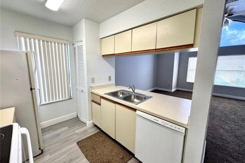 Condominio en alquiler en Kissimmee, Florida, 2 dormitorios, 102.19 m2 № 1902694 - foto 10