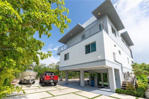 Casa en Key Largo, Florida 5 dormitorios, 264.59 m2 № 2014374
