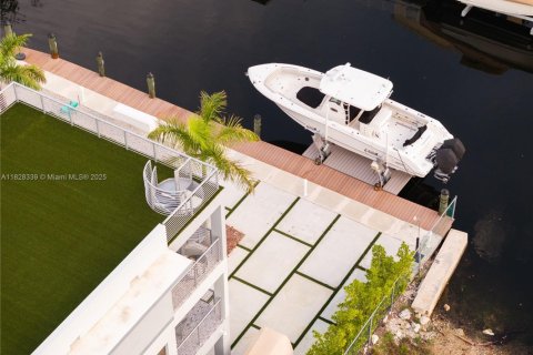 Casa en venta en Key Largo, Florida, 5 dormitorios, 264.59 m2 № 2014374 - foto 16