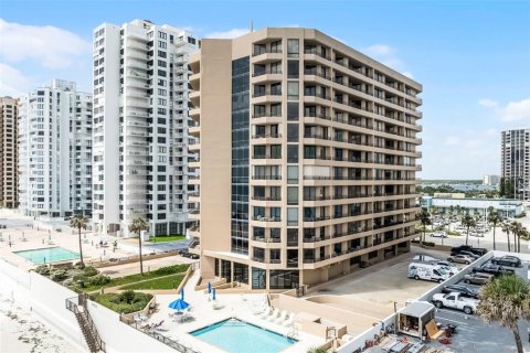 Condo in Daytona Beach, Florida, 2 bedrooms  № 2135930 - photo 24