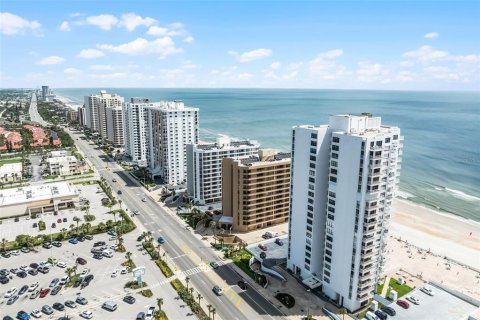 Condo in Daytona Beach, Florida, 2 bedrooms  № 2135930 - photo 17